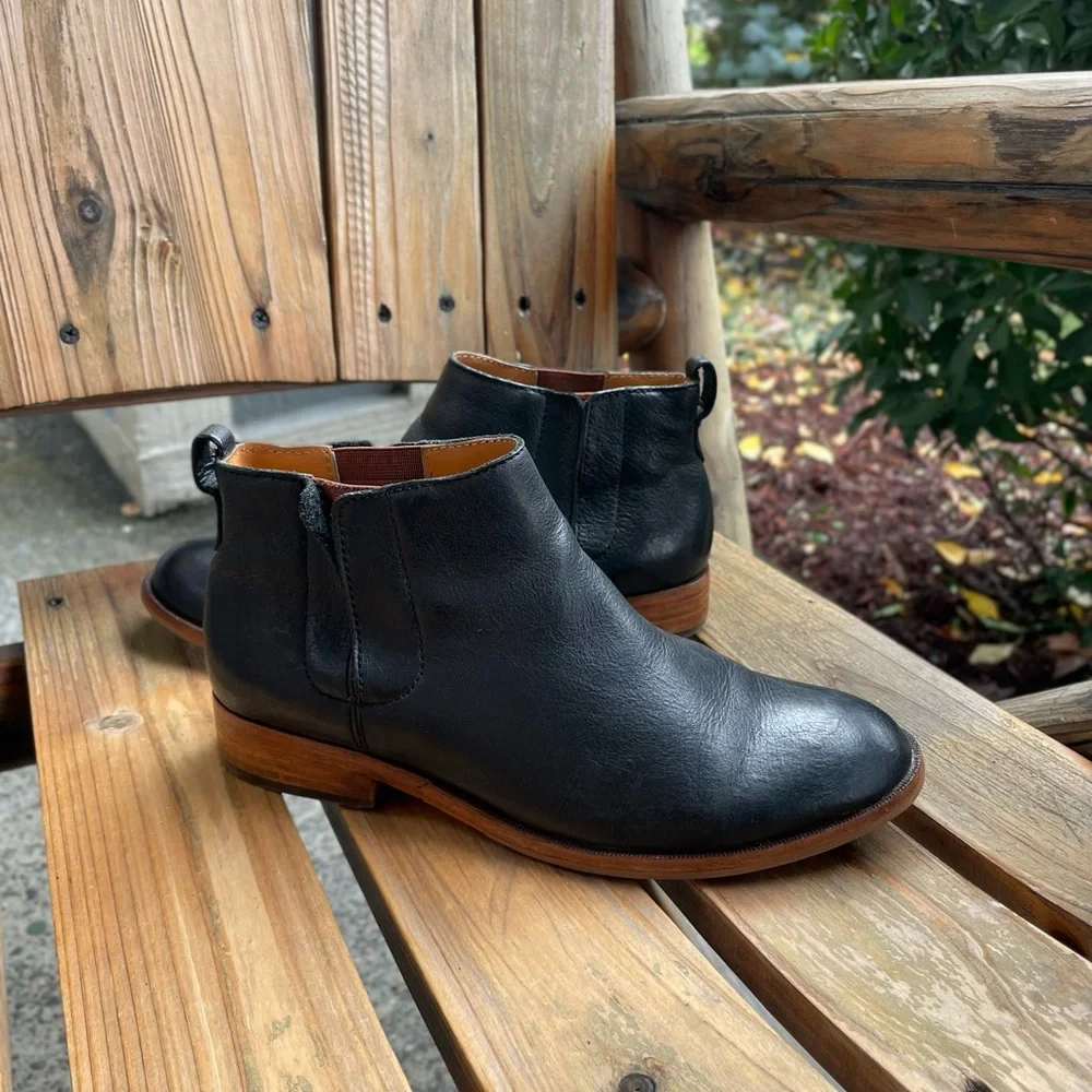 Kork-Ease Velma Black Leather Chelsea Boots Ankle Womens Size 7